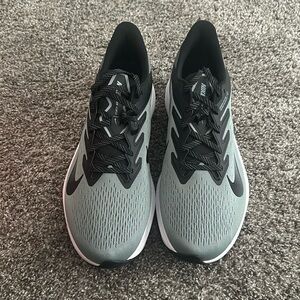 Nike Men’s Zoom Windflo 7